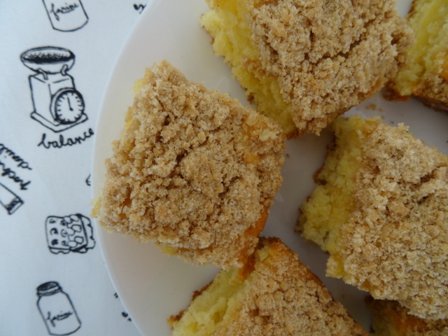 Apple and Cinnamon Crumble Cake