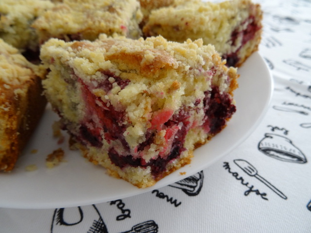 Summer Fruit Crumble Cake