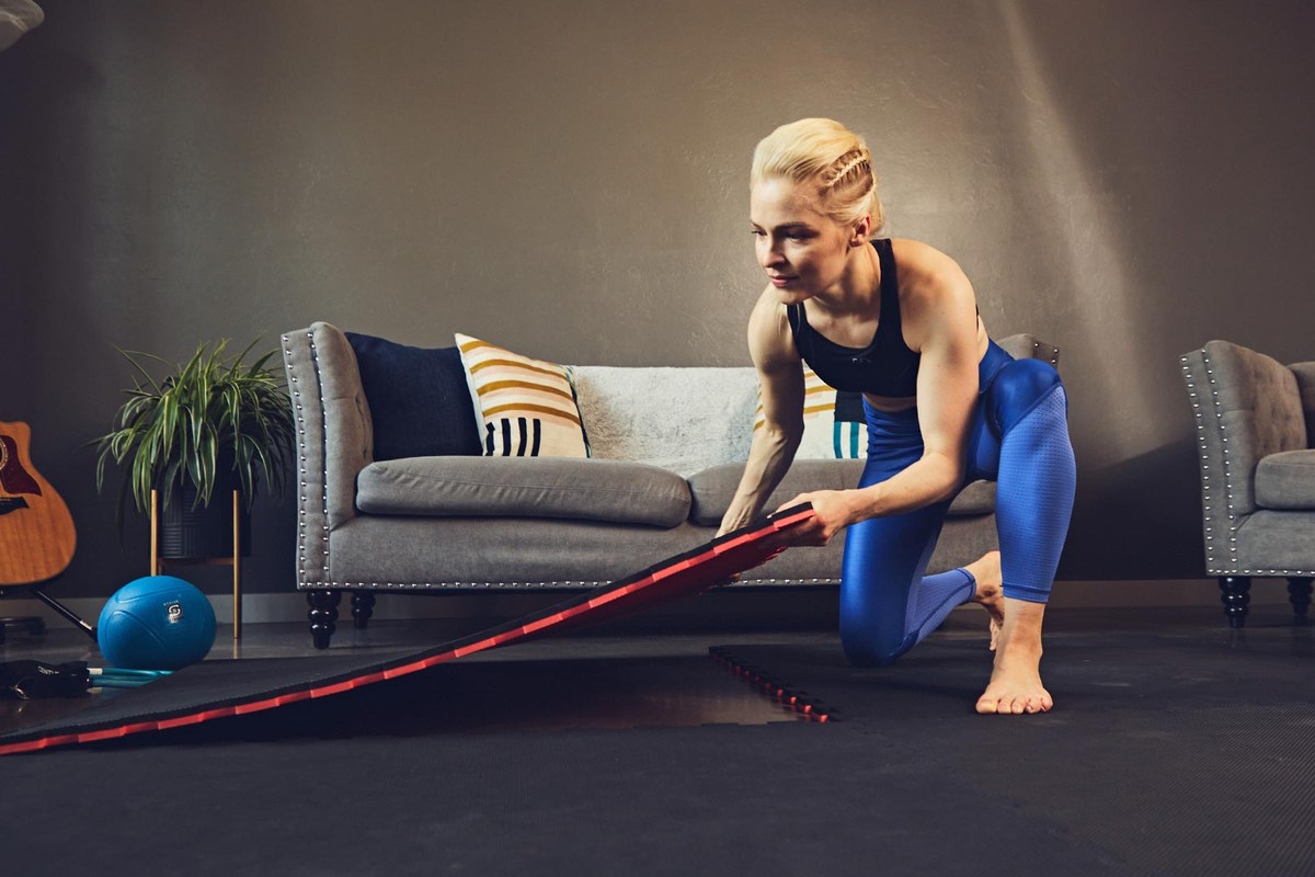 Interlocking martial arts training mats