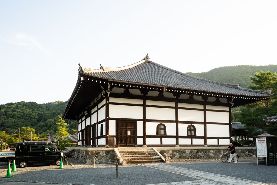 Serene view of a traditional Japanese temple in Kyoto during a sunny day.