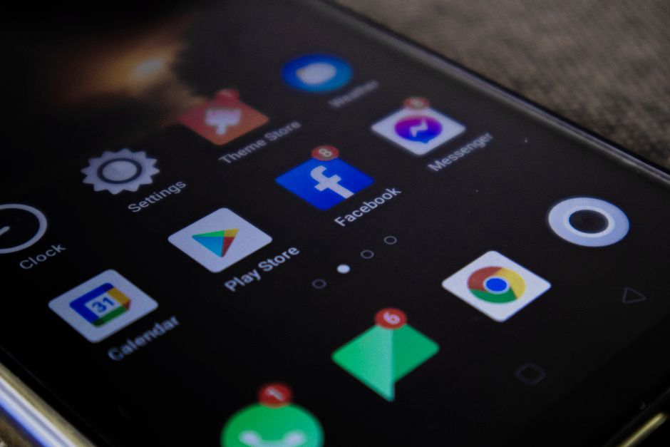 Safety Apps For Solo Travelers: 5 Essential Safety Apps Every Solo Traveler Needs in 2026